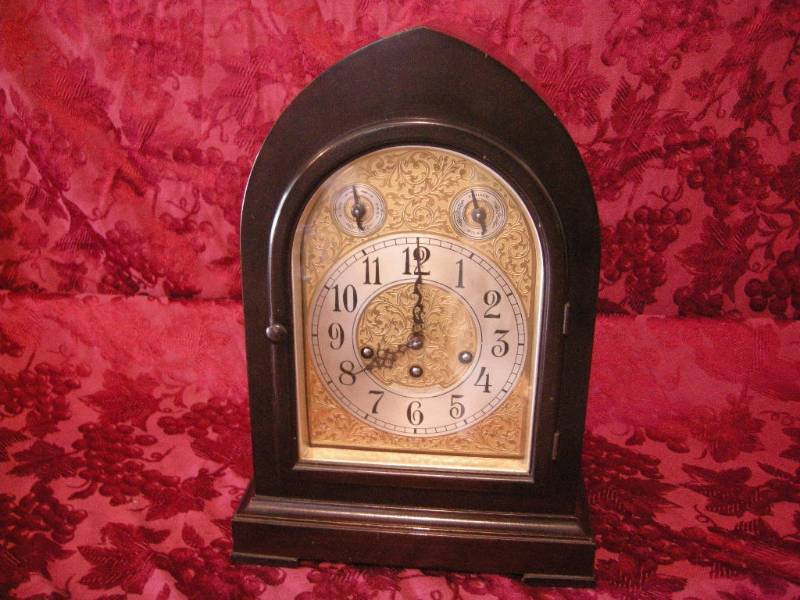 lot 16 image: Antique Seth Thomas Beehive Style Shelf Clock