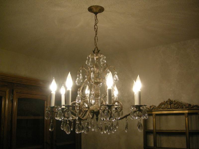 lot 27 image: Vintage Ornate Chandelier - Luxus ()