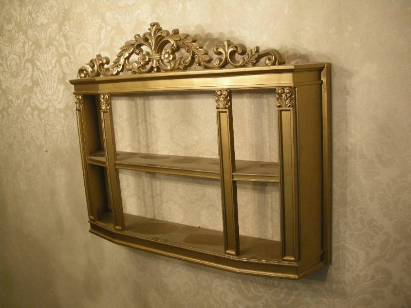 lot 29 image: Vintage Wall Display Shelf