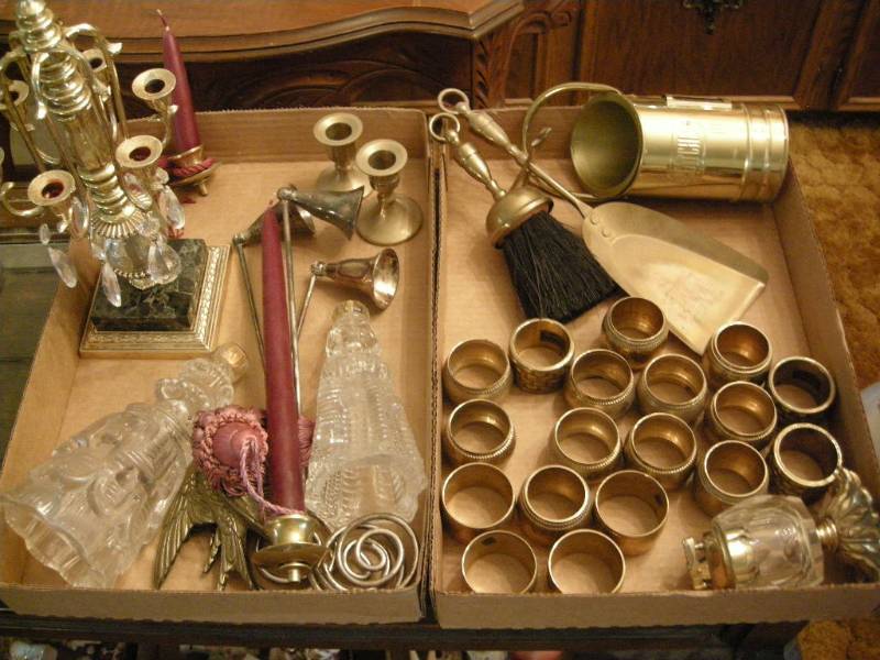lot 31 image: Vintage Dilly Candle, Napkin Holders, Fireplace