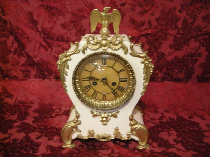 lot 33 image: Antique Waterbury Shelf Clock