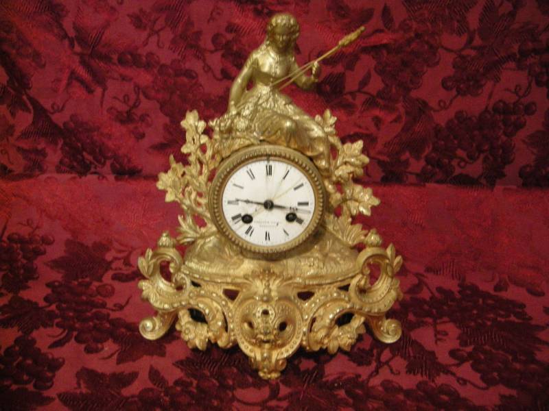 lot 34 image: Antique German Figural Shelf Clock