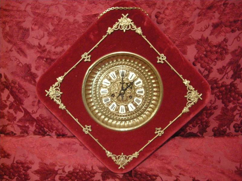 lot 40 image: Antique Wall Clock