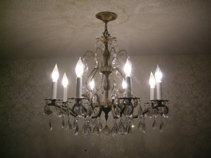 lot 51 image: Vintage Ornate Chandelier - Luxus ()