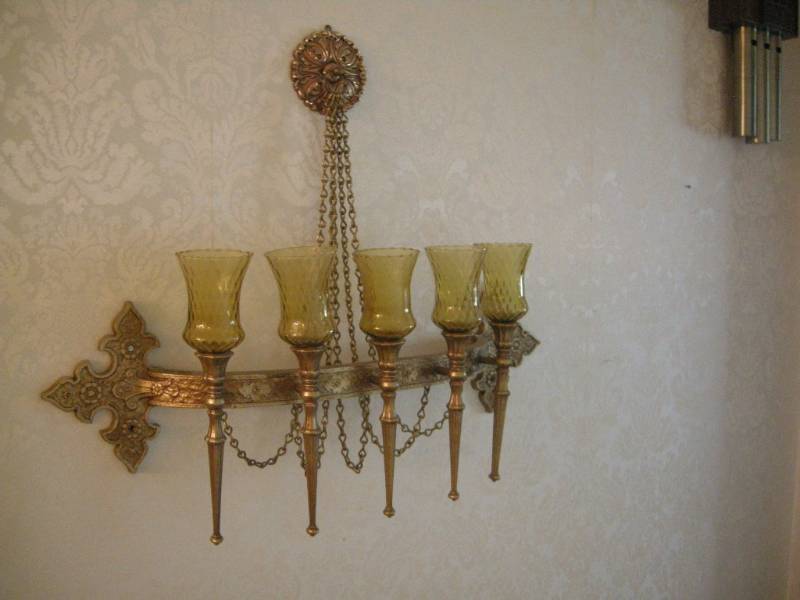lot 55 image: Vintage Wall Ornament