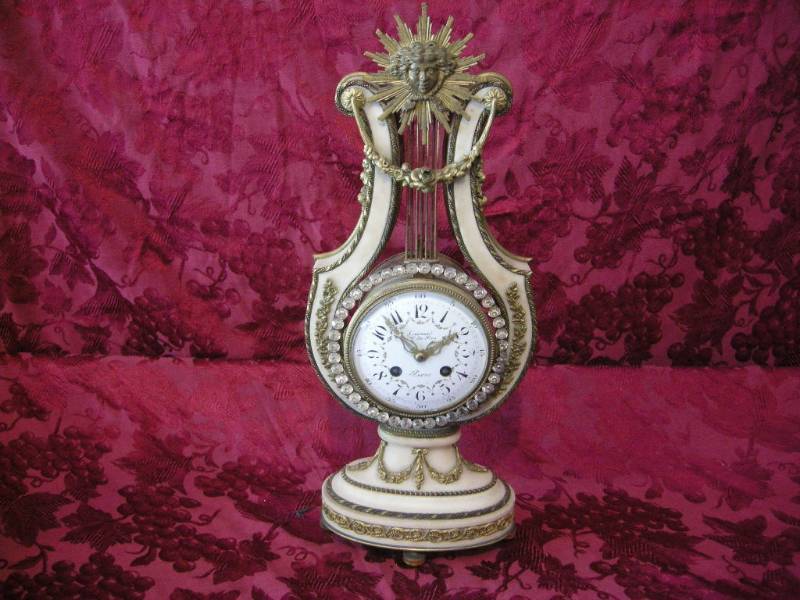 lot 59 image: Antique French Causard Shelf Clock