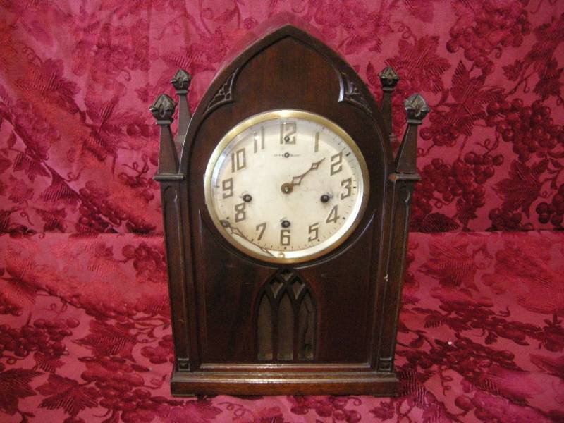 lot 87 image: Antique New Haven Wooden Shelf Clock