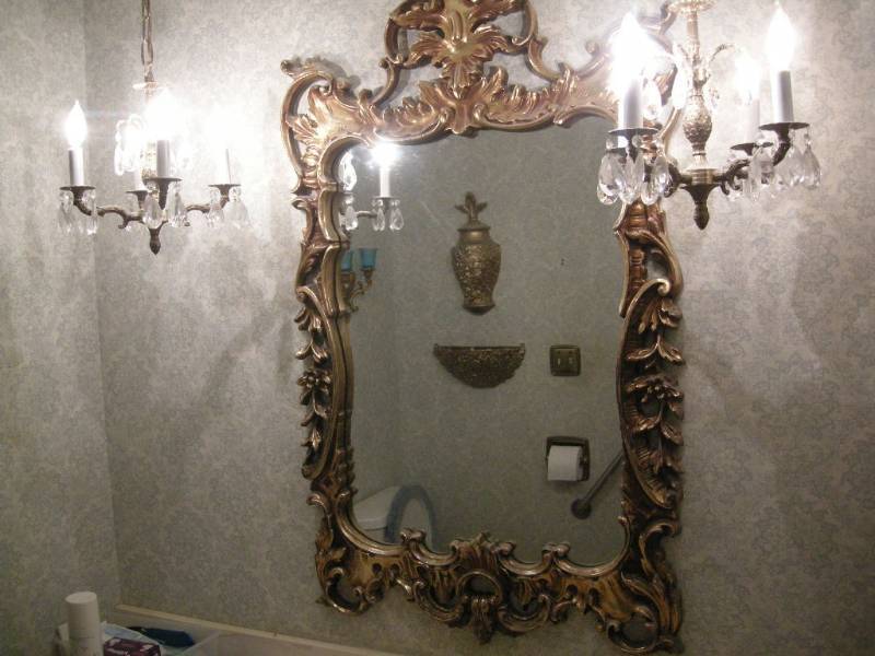 lot 98 image: Large Ornate Mirror