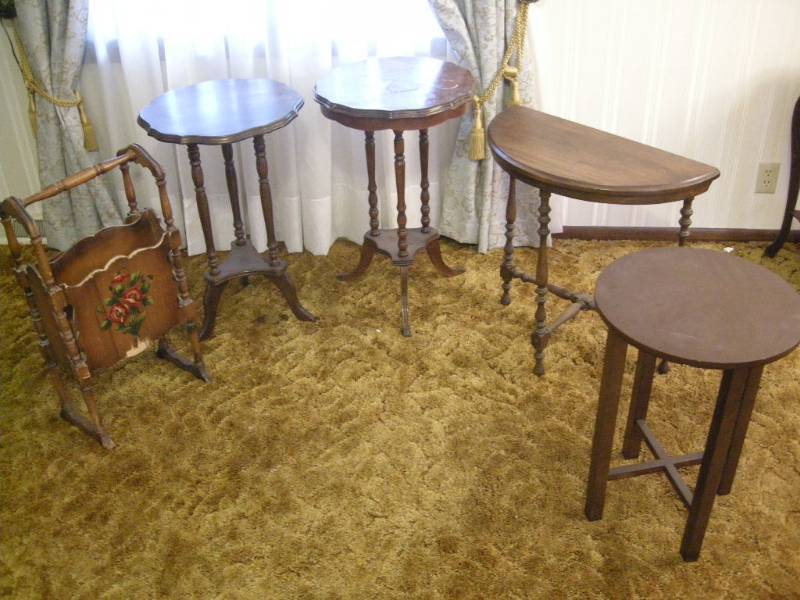 lot 105 image: Vintage Table Group