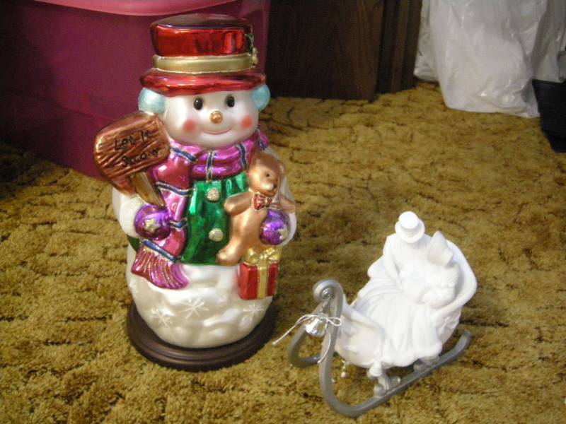 lot 112 image: Pacconi and Dept 56 Holiday Collectables