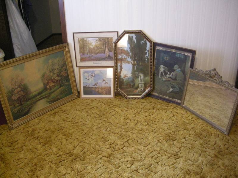 lot 113 image: Vintage Prints & Mirror