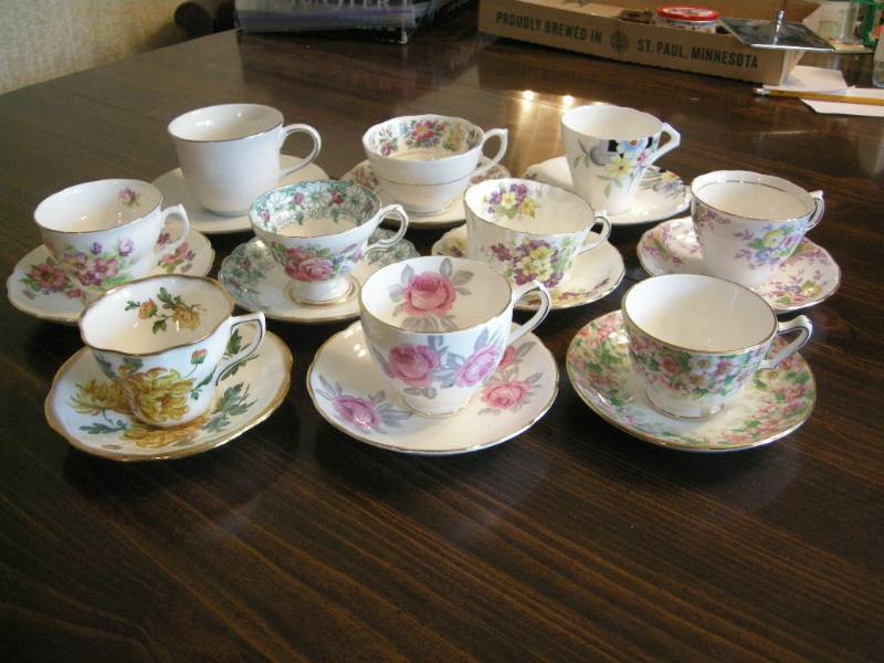 lot 126 image: 10 Vintage Bone China Cup and Saucer Sets