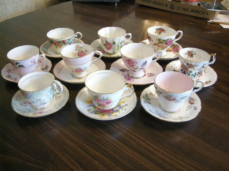 lot 127 image: 10 Vintage Bone China Cup and Saucer Sets