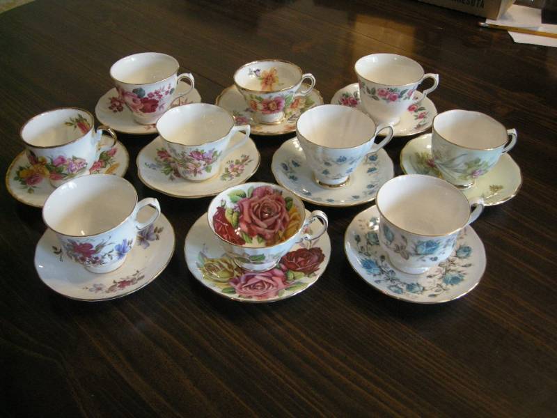 lot 128 image: 10 Vintage Bone China Cup and Saucer Sets