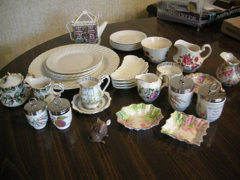lot 130 image: Group Mixed Vintage China