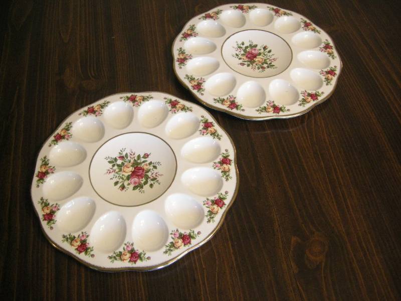 lot 133 image: Royal Albert Old Country Roses Egg Plates