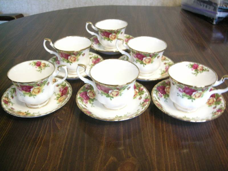 lot 137 image: Royal Albert Old Country Roses Cup and Saucer Sets