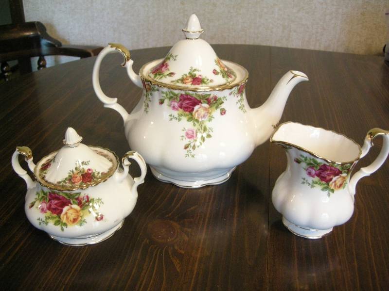 lot 138 image: Royal Albert Old Country Roses Teapot, Sugar and Creamer