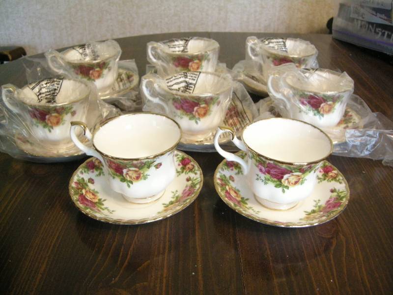lot 143 image: Royal Albert Old Country Roses  Cup and Saucer Sets