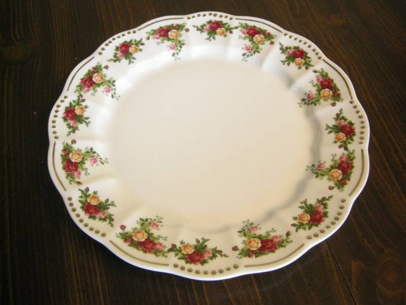 lot 144 image: Royal Albert Old Country Roses Serving Plate