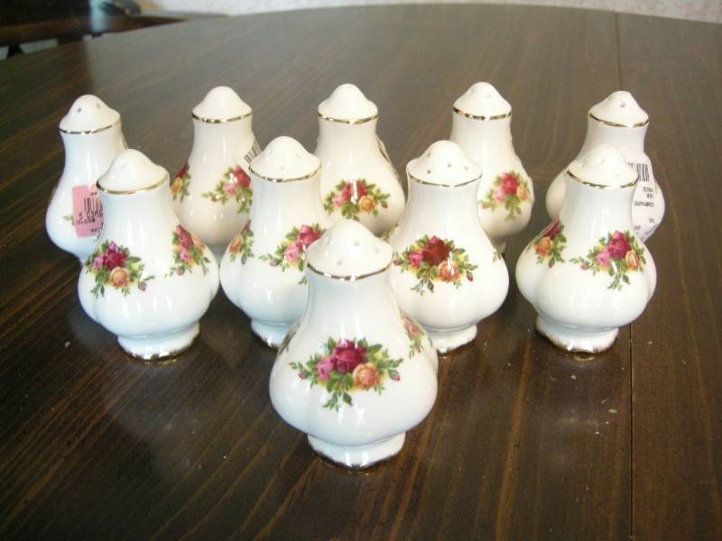 lot 145 image: Royal Albert Old Country Roses Shakers