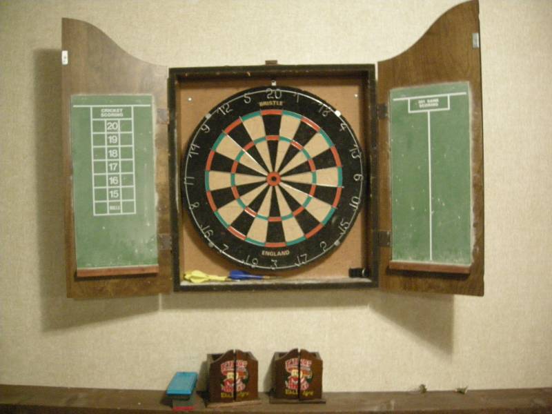 lot 179 image: Bristol Dart Board and Dartboard Coasters