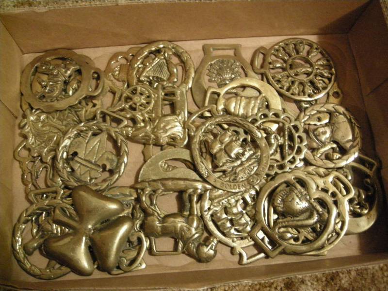 lot 189 image: Group Brass Horse Medallions