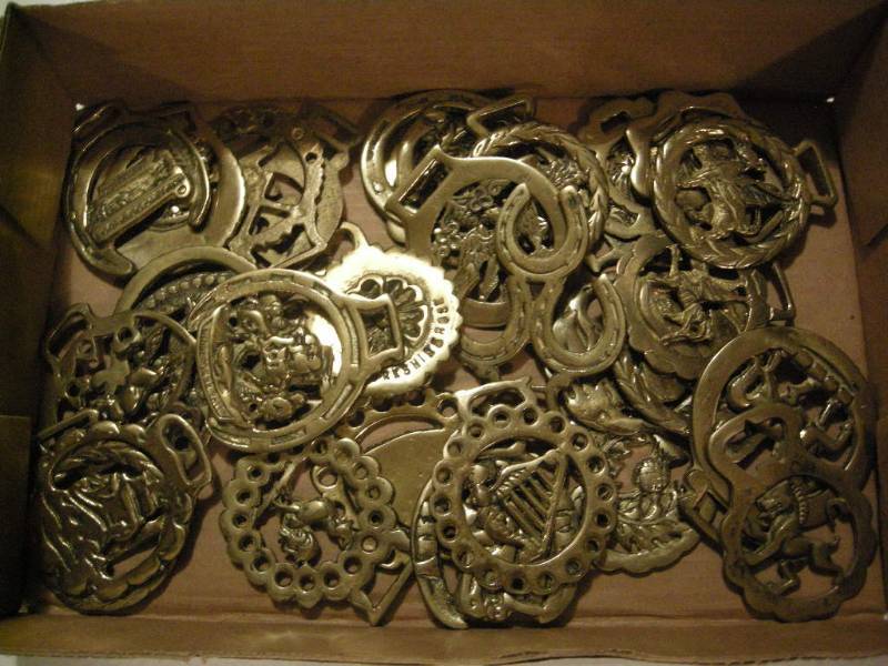 lot 196 image: Vintage Brass Horse Medallions