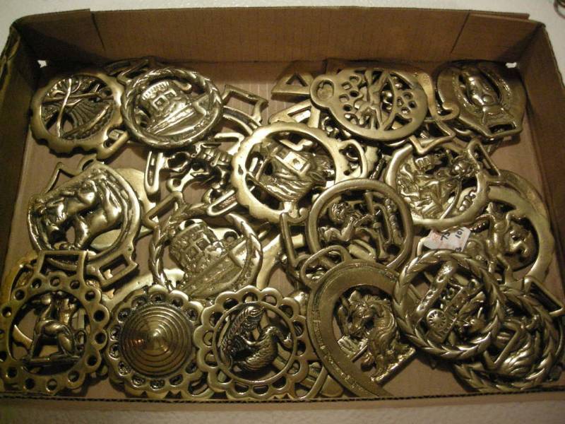 lot 197 image: Vintage Brass Horse Medallions