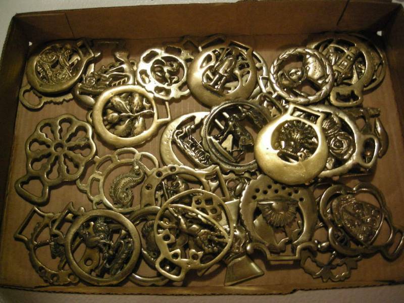 lot 198 image: Vintage Brass Horse Medallions