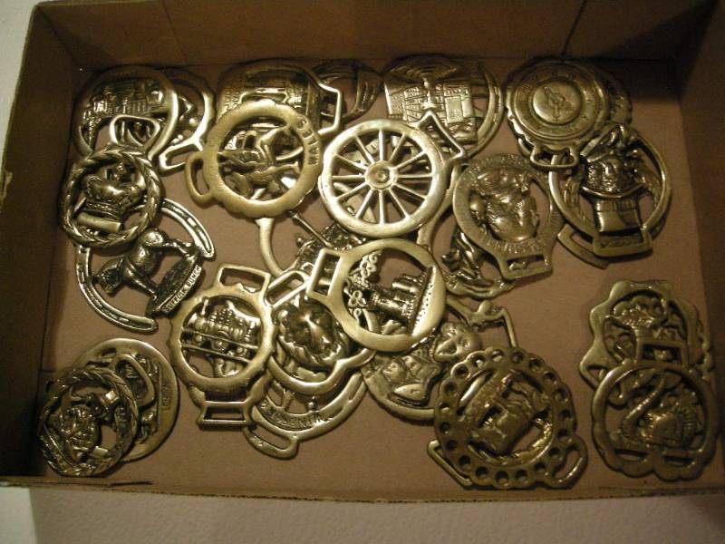 lot 199 image: Vintage Brass Horse Medallions