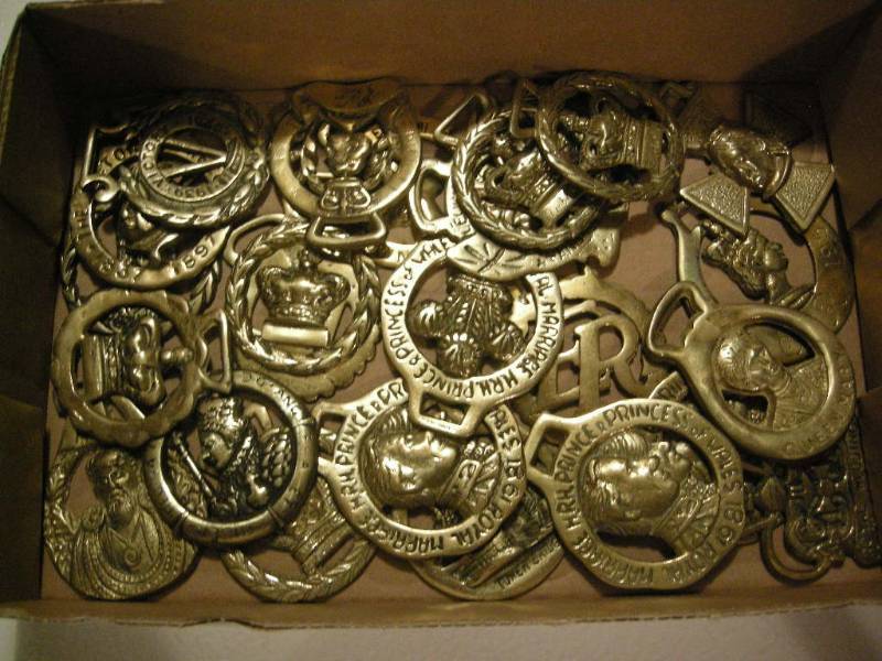 lot 200 image: Vintage Brass Horse Medallions
