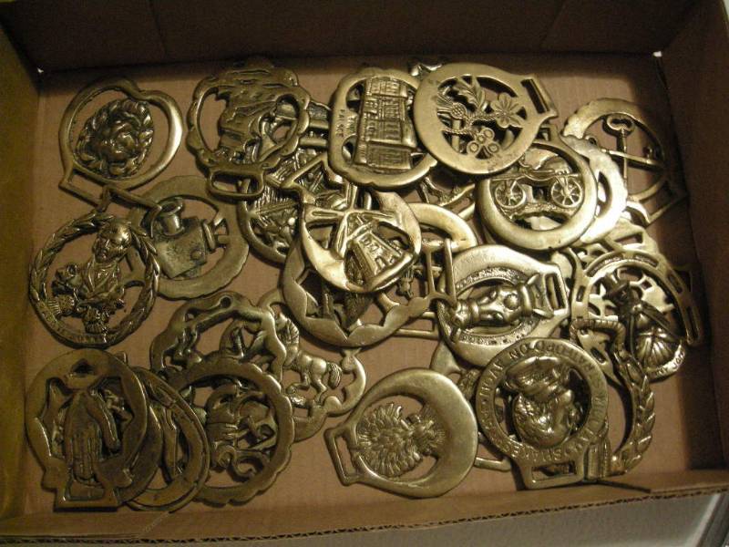 lot 214 image: Vintage Brass Horse Medallions