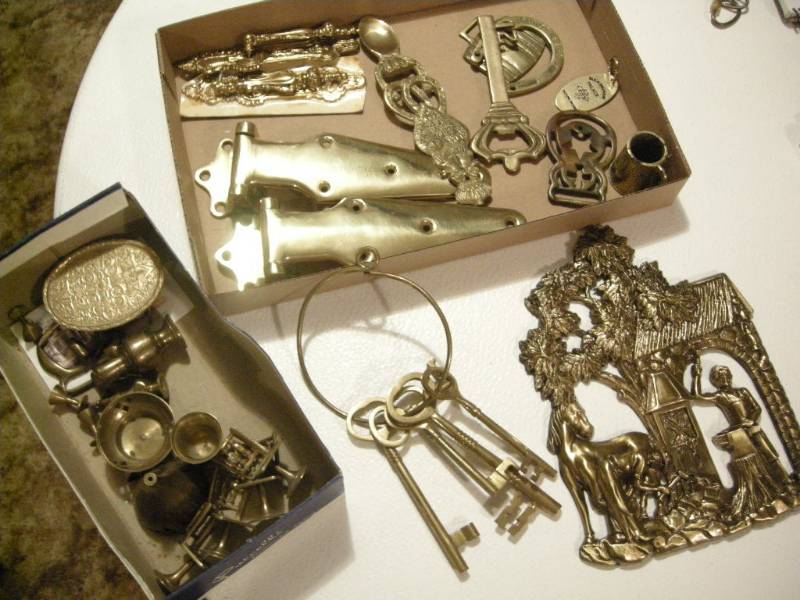 lot 216 image: Vintage Brass Items - Miniatures