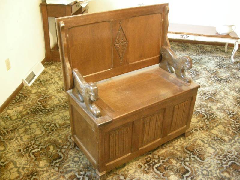 lot 234 image: Vintage Flip-Top BenchTableBox
