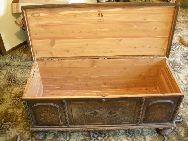 lot 246 image: Antique Lane Cedar Chest