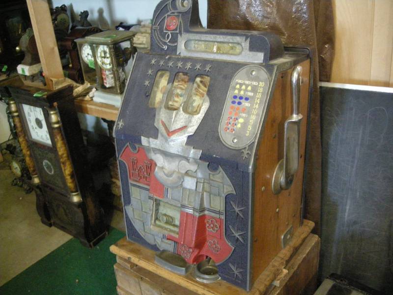 lot 7 image: Antique Mills 10 Cent Slot Machine - 1930s Castlefront