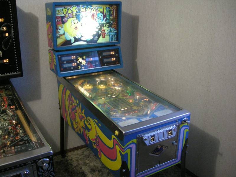 lot 3 image: Vintage Bally-Midway Mr & Mrs Pacman Pinball Machine
