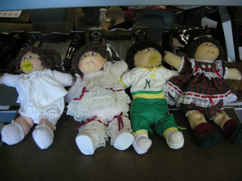 lot 263 image: 4 Vintage 1978-82 Cabbage Patch Kids