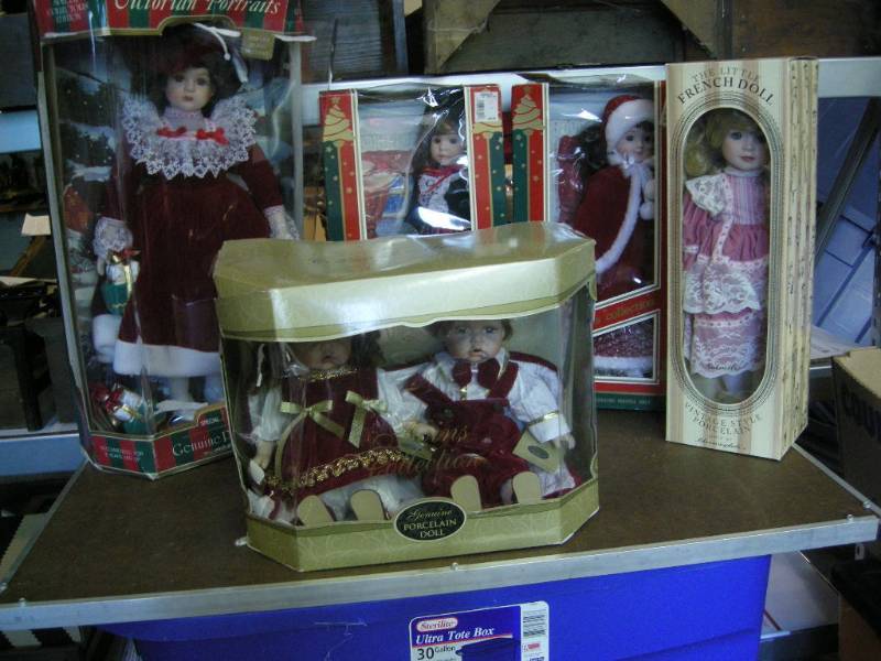 lot 267 image: Porcelain Doll Group