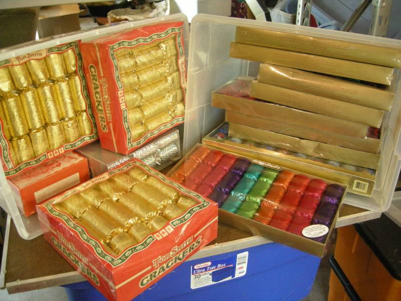 lot 269 image: English Festive Crackers