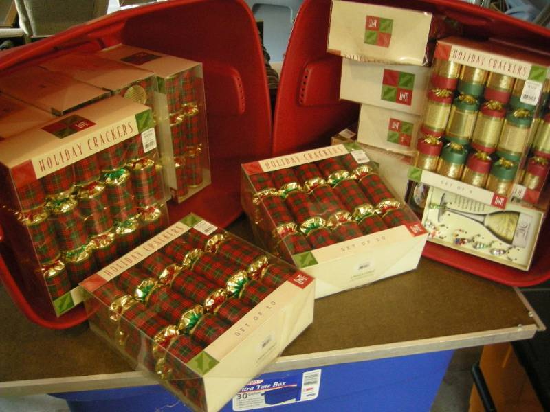 lot 270 image: English Festive Crackers