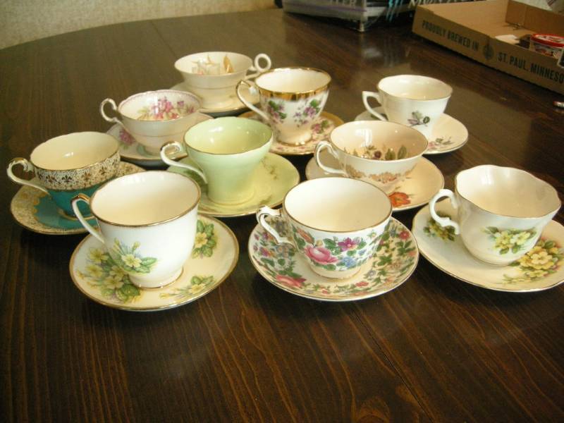 lot 289 image: 10 Vintage Bone China Cup and Saucer Sets