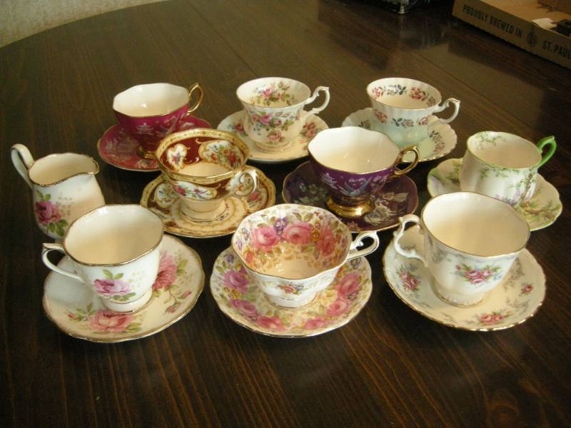 lot 290 image: 9 Vintage Bone China Royal Albert Cup and Saucer Sets