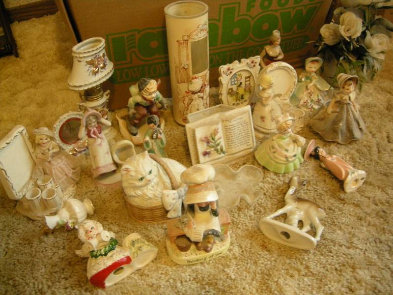 lot 292 image: Vintage Figurines