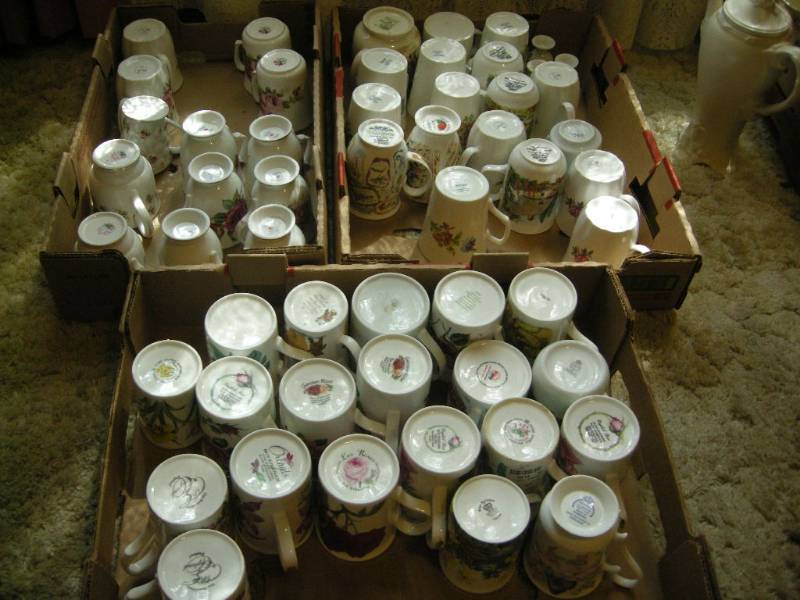 lot 295 image: Bone China Coffee and Cocoa Mugs