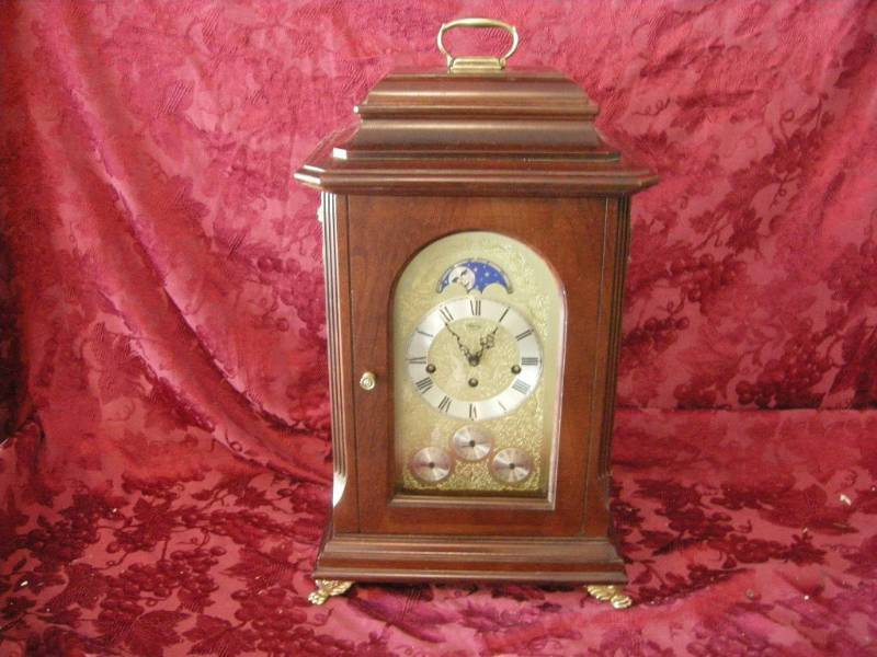 lot 305 image: Vintage Ridgeway Shelf Clock wHermle works