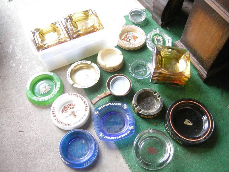 lot 317 image: Vintage Ash Tray Collection