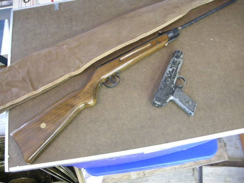 lot 328 image: Vintage BB Guns