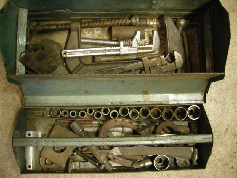 lot 334 image: Vintage Toolbox and Tools